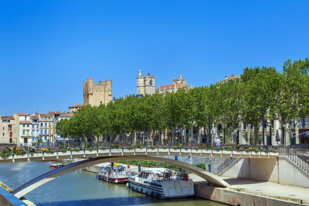 Vu sur le canal de la robine et la cathédrale de Narbonne. Cours d'anglais avec vue !